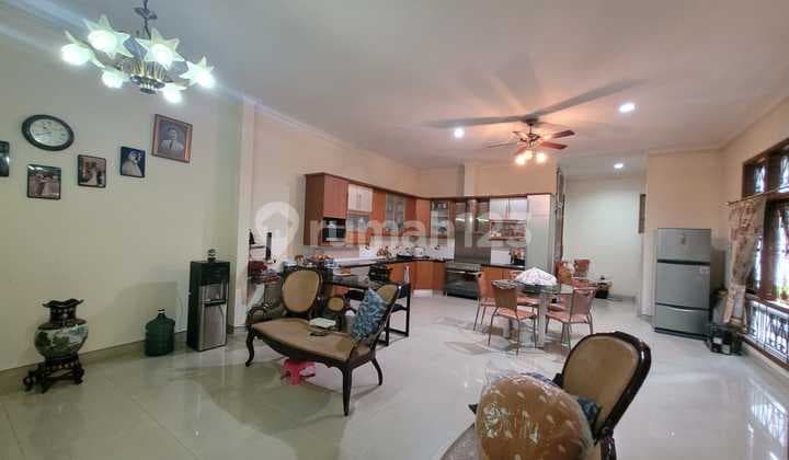 Ruang Usaha Dan Rumah Sangat Strategis di Surya Sumantri, Bandung