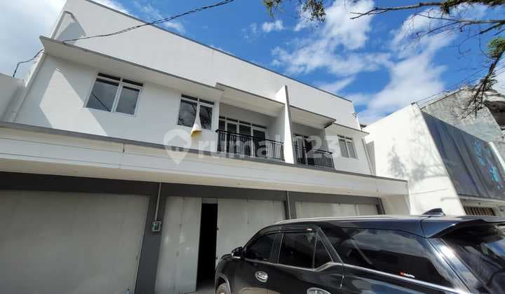 Ruko 2 Lantai, Lokasi Strategis di Naripan Bandung
