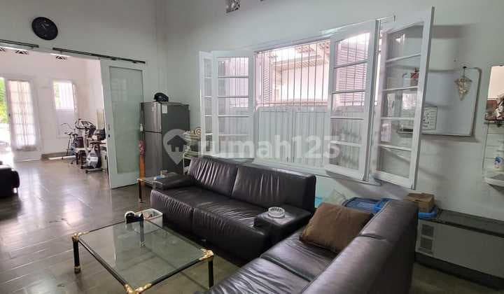 Well-Maintained Dutch House Including Land Calculation in Sayap Riau, Bandung City.