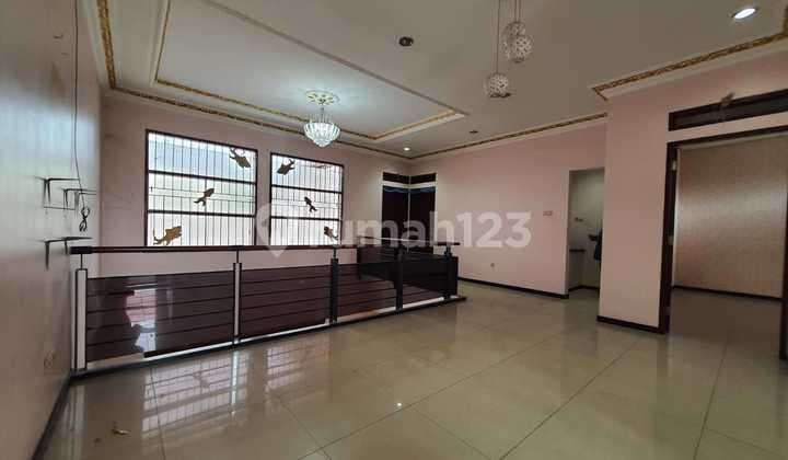 Well-Maintained 2-Story House in Batununggal Bandung
