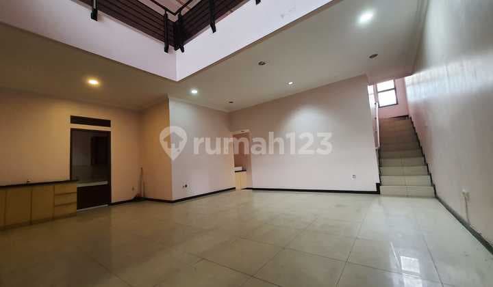Rumah Terawat 2 Lantai di Batununggal Bandung