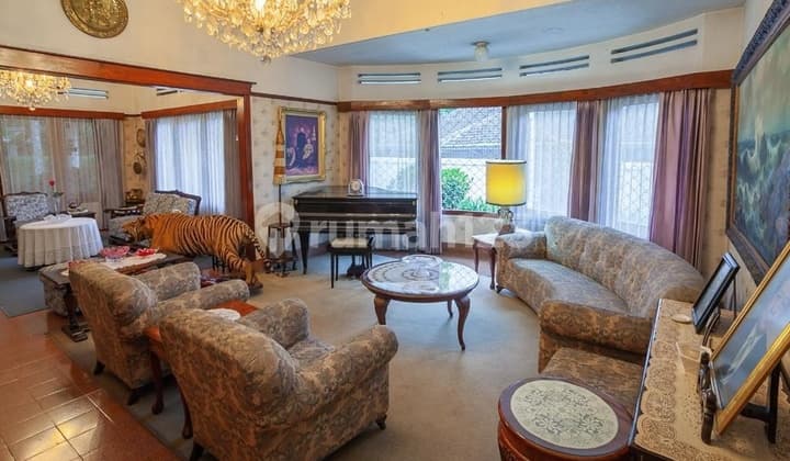 Rare.. Well-maintained Dutch House on Main Road Dipatikur Bandung