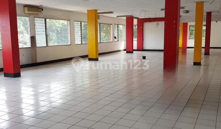 Sewa Gedung Komersial 3 Lantai di Jalan Merdeka Bandung – Cocok Kantor, Showroom, Klinik, SHM, Strategis