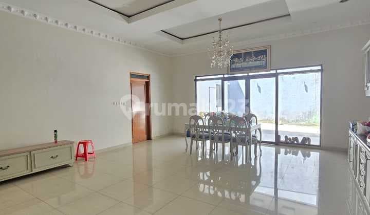 Rumah Mewah Siap Huni di Tengah Kota Bandung – Halaman Luas & Lokasi Premium