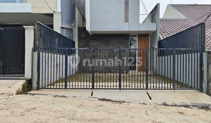 Minimalist 2-Storey House in Gegerkalong Permai, Bandung