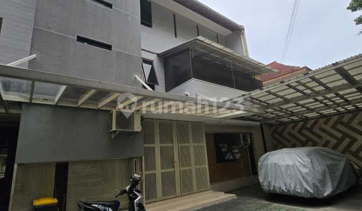 Rumah 3 Lantai Super Strategis di Sayap Riau Bandung – Luas, Cocok Untuk Ruang Usaha, Kantor