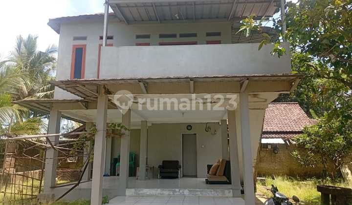 Villa dan Pemancingan Cikerai Suasana Asri