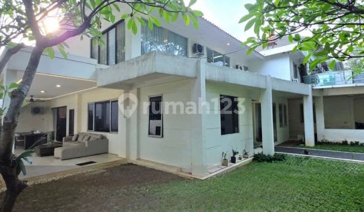 Rumah Hoek di Kebayoran Baru Jaksel. Lokasi Strategis