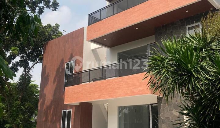 Rumah Sutera Palmyra, Alam Sutera. Bangunan Mandiri,Posisi Hoek