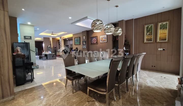 Villa House in Gading Serpong, Comfortable and Green