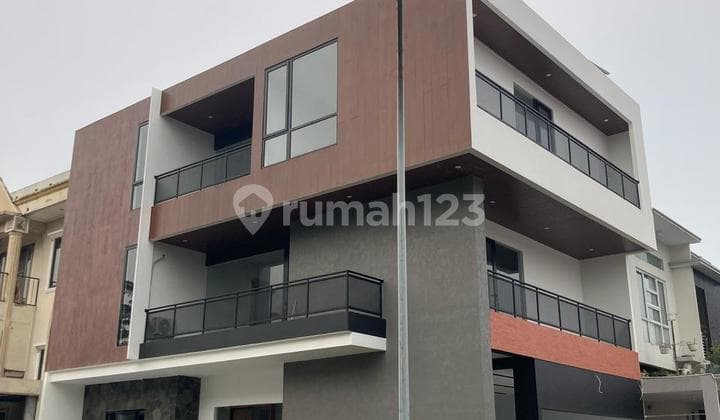 Corner House in Sutera Flamboyan, Alam Sutera.