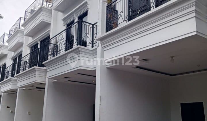 Rumah 2 Lantai Plus Rooftop di Kebagusan Jakarta Selatan