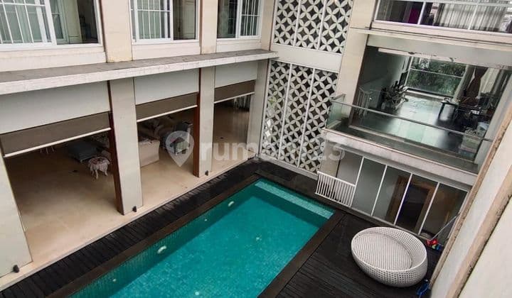 Rumah di Sayap Jl. Pasteur lux Bagus SHM 3 Lantai with pool