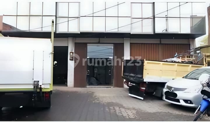 Gudang Dan Gedung Kantor 3 Lantai Di Moch.toha Raya