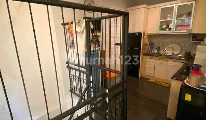 Ready-to-occupy house, land size 410 m2, Cempaka Putih Tengah, Central Jakarta