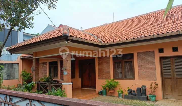 Rumah dengan luas tanah besar herry