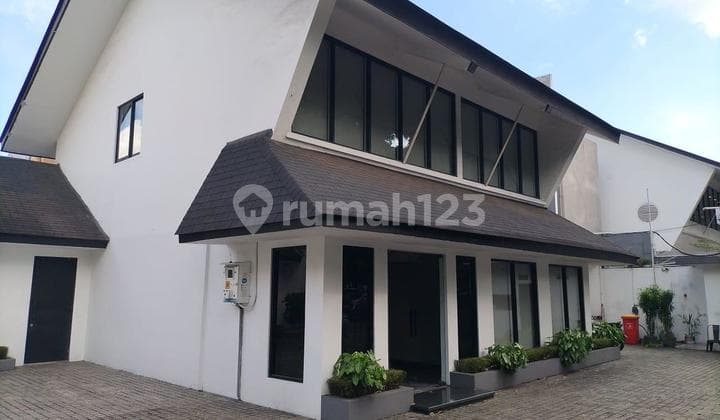 Premium area house for office seizure.