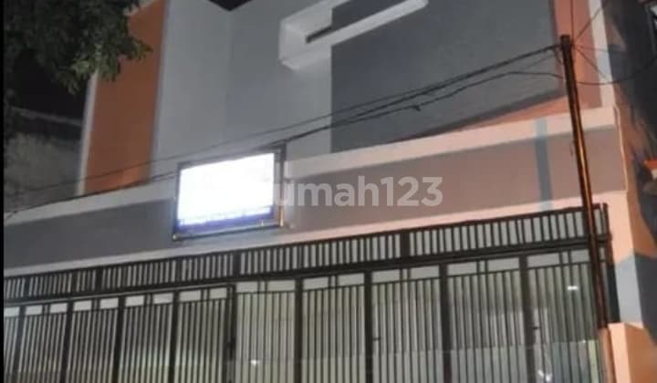 Kost eksklusif 14 kamar di Matraman Jakarta Timur