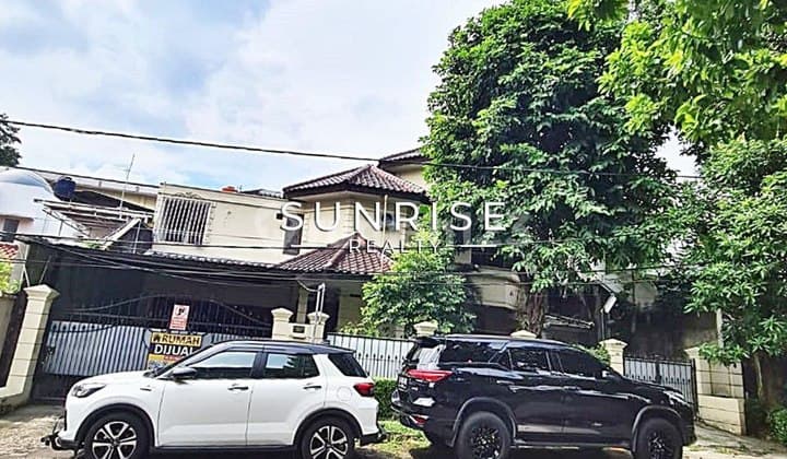 Rumah megah dekat dengan Mall Gandaria city kebayoran baru Jakarta Selatan