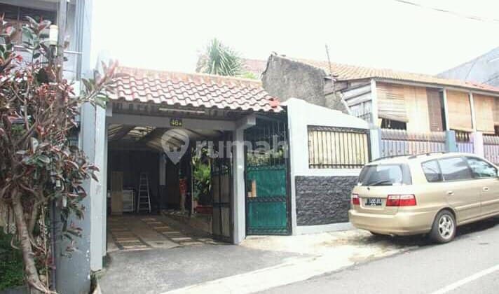 Rumah asri 2 lantai dekat auto 2000 jalan kebayoran lama Kebon Jeruk Jakarta Barat