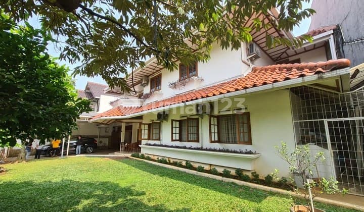 Rumah Bagus Dalam Komplek Jalan Karang Tengah Raya Lebak Bulus Jakarta Selatan
