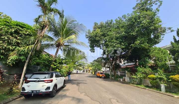 Rumah Bagus Dalam Komplek Elit di Jalan Karang Tengah Raya Lebak Bulus Jakarta Selatan