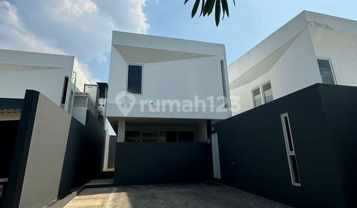 Rumah Siap Huni 2 Lantai di Karang Tengah Lebak Bulus Jakarta Selatan