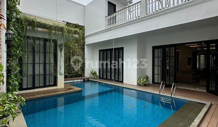 Rumah ada pool di kebayoran baru cikupa jakarta selatan