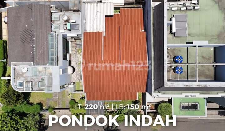 Rumah di Pondok Indah Lingkungan Asri Jalan Besar SHM Jarang Ada Pondok Indah Jakarta Selatan.