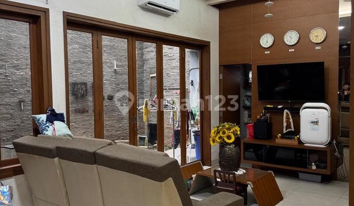 Commercial House for Sale Below Market Price, Menteng, Central Jakarta