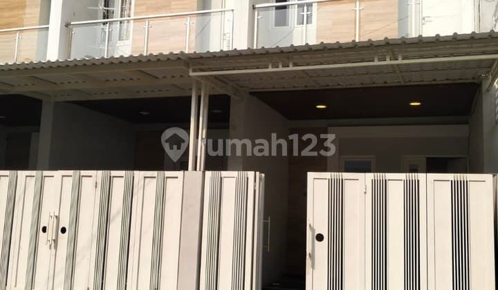 Jual Rumah Terawat Siap Huni Perumahan Royal Paka Gunung anyar