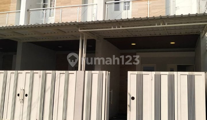 Jual Rumah Terawat Siap Huni Perumahan Royal Paka Gunung anyar