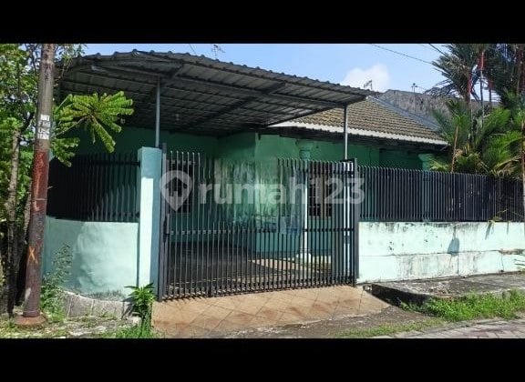Rumah Rungkut Hook Terawat Lokasi Strategis Daerah Rungkut