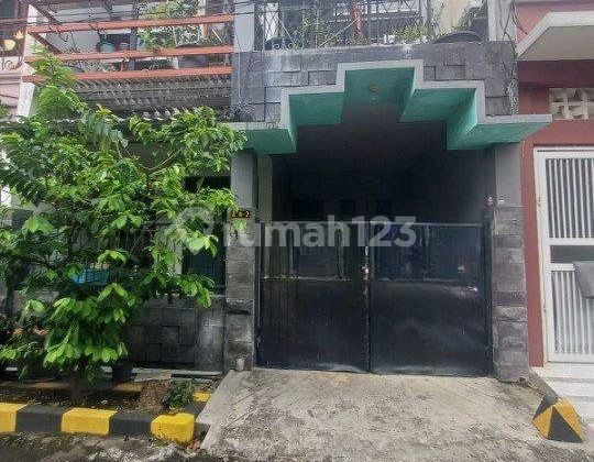 Dijual Rumah 2 1/2 Lantai Semolowaru Indah