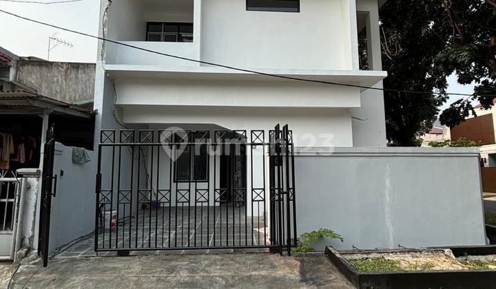 Siap Huni Rumah Hoek Brand New Bangunan Mandiri Sektor 6