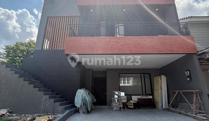 Rumah Brand New Hoek Depan Sport Lounge, Sutera Feronia Park