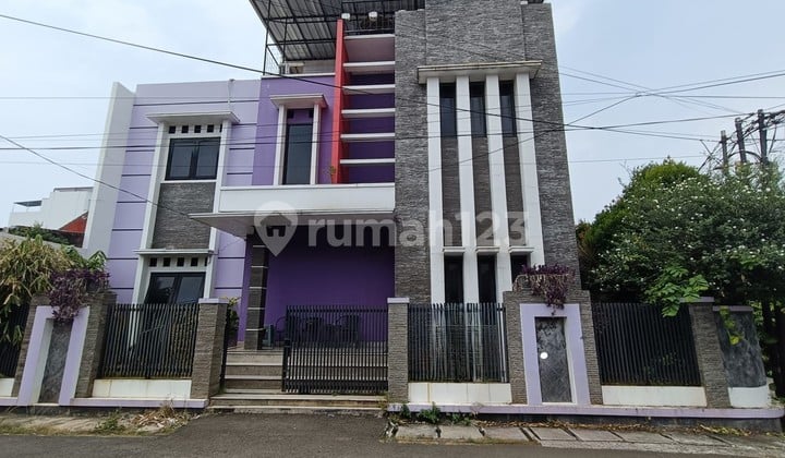 Rumah Luas 2.5 lantai di Duta Kranji Bekasi