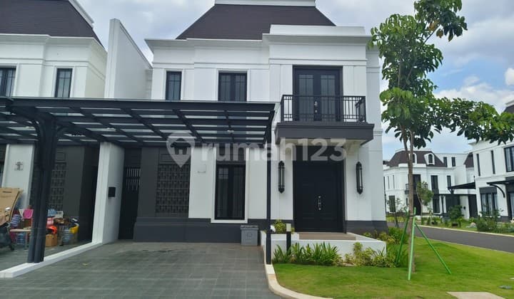 Disewakan Rumah Cantik Posisi Hook Sumarecon Crown Gading di Harapan Indah Bekasi