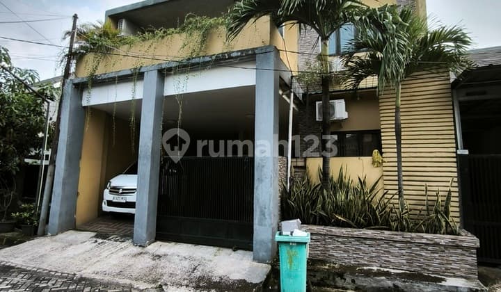 Rumah 2 Lantai Dekat Mall di Taman Cikas Bekasi