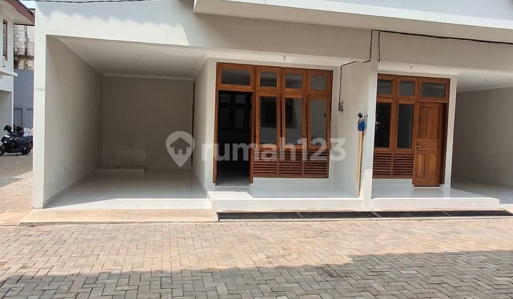 Rumah Bagus2 Lantai Full Furnish di Bintaro