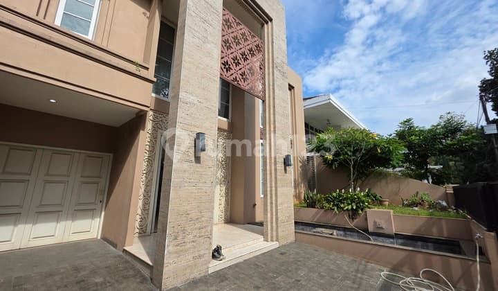 Sewa Rumah Pondok Indah Depan Taman, Jakarta Selatan