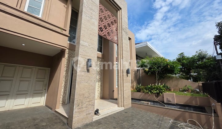 Sewa Rumah Pondok Indah Depan Taman, Jakarta Selatan