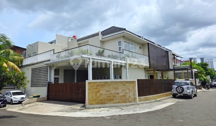 Rumah Griya Loka Hook Bagus Full Furnished BSD, Tangerang Selatan