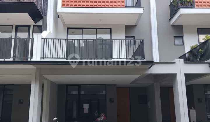 Disewakan Brand New Rumah 3 Lantai Dekat Mrt Fatmawati
