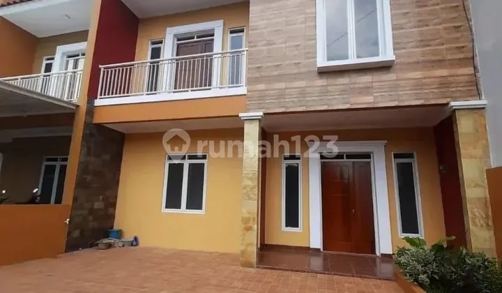 Rumah 2 lantai siap huni dalam komplek di tanah baru depok