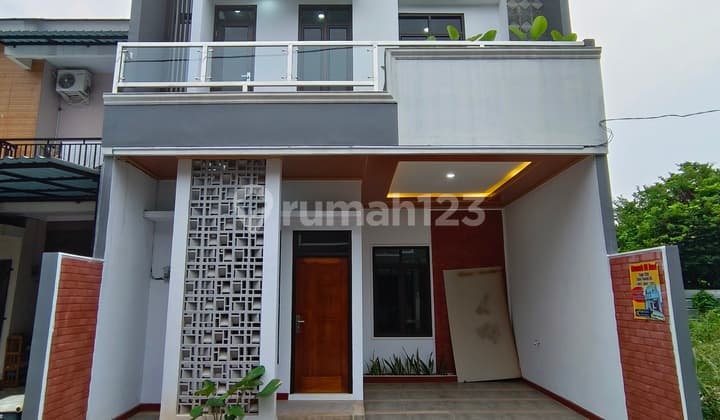 Di rumah 3 lantai siap huni at privat pool dalam komplek