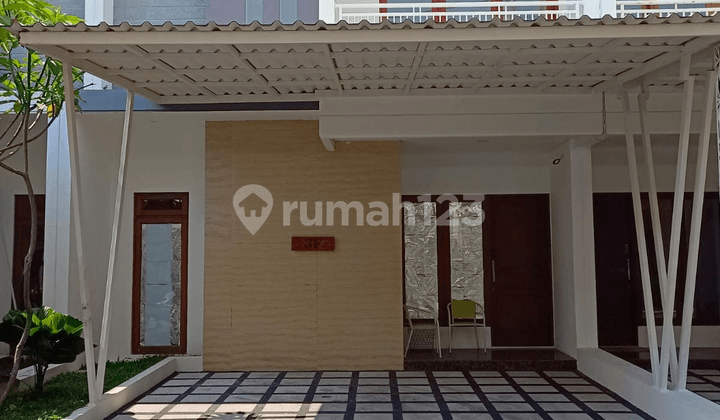 Exclusive townhouse in South Jakarta near toll road and flood-free