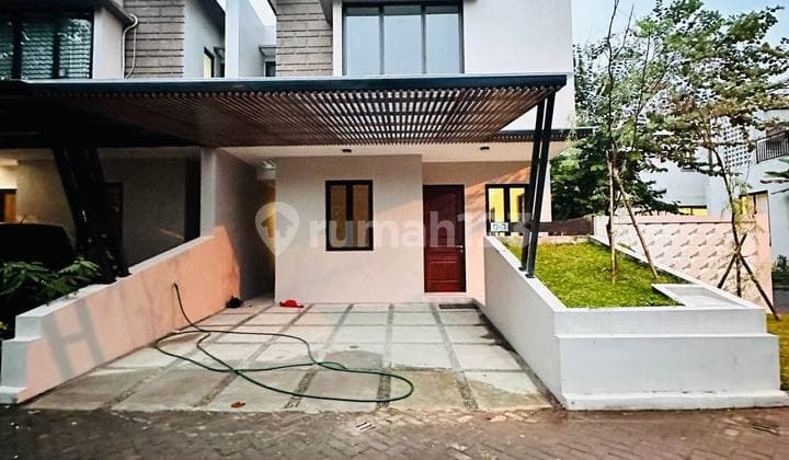 Di Rumah 2 Lantai di Jalan raya aselih surat SHM