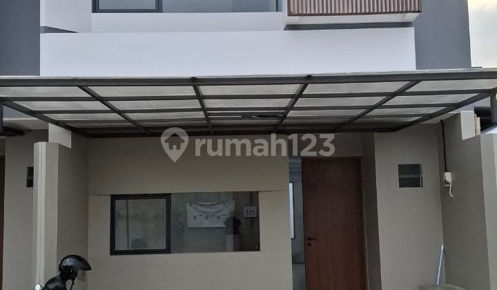 Nice 2-Storey House with SHM Certificate in Cinere Near Mrt Fatmawati.