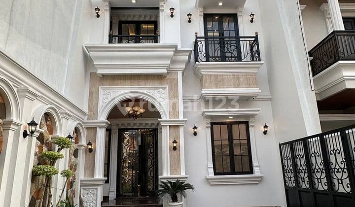 Rumah 2 Lantai plus rooftop Bagus hadap Timur di Jagakarsa